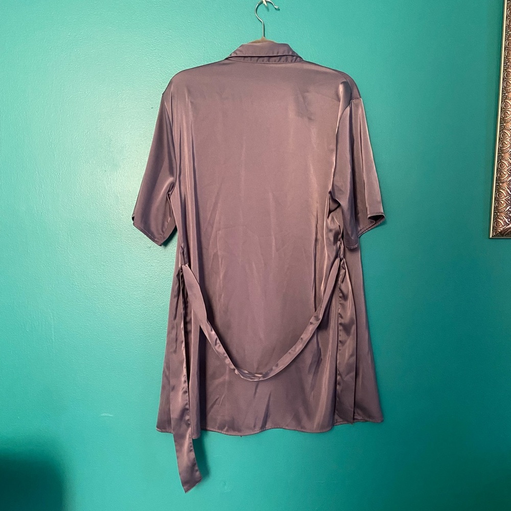 Silky robe - Picture 2 of 4